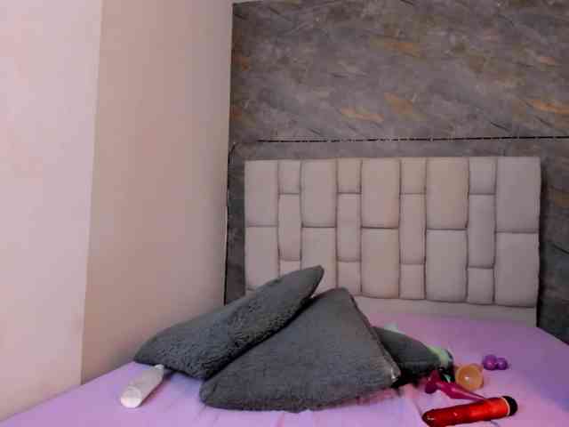 lilyrosee1 webcam