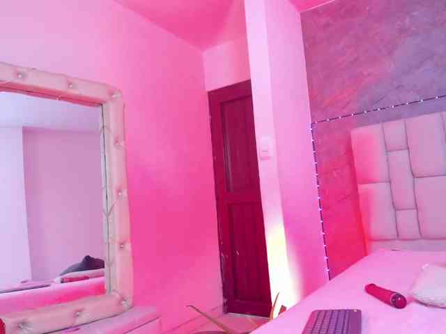 lilyrosee1 webcam
