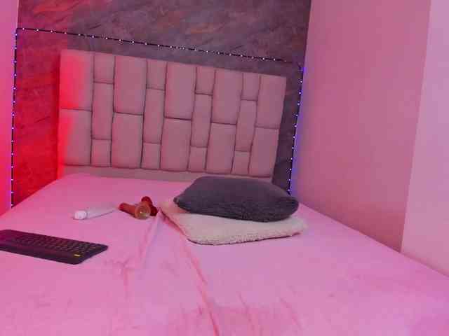 lilyrosee1 Live Webcam on BongaCams