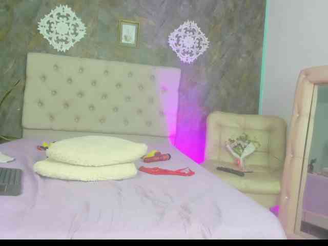 lilyrosee1 webcam