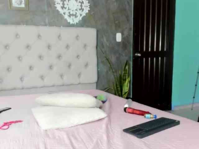 lilyrosee1 webcam