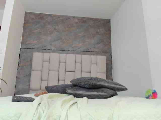 lilyrosee1 webcam