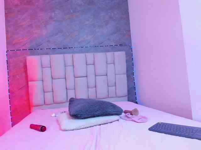 lilyrosee1 webcam