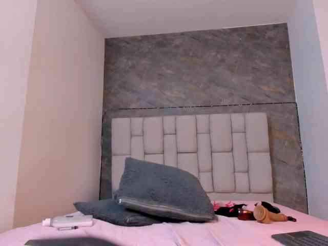 lilyrosee1 webcam