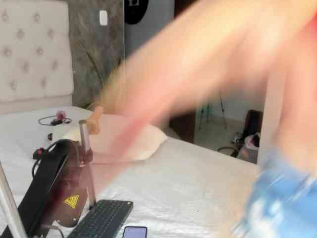 lilyrosee1 webcam