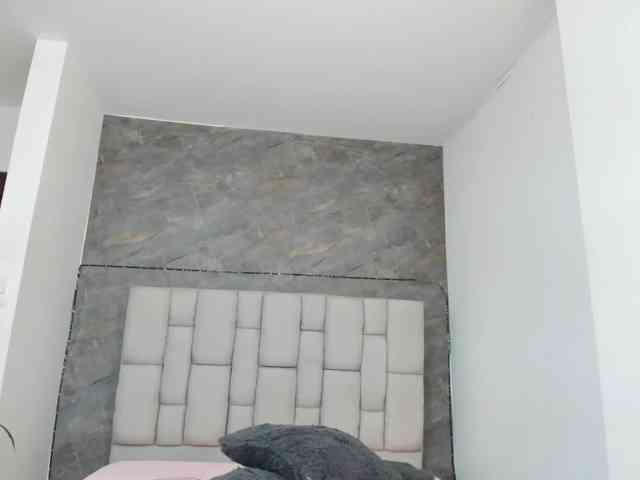 lilyrosee1 webcam