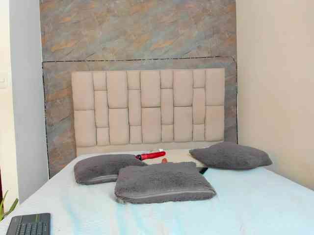 lilyrosee1 webcam