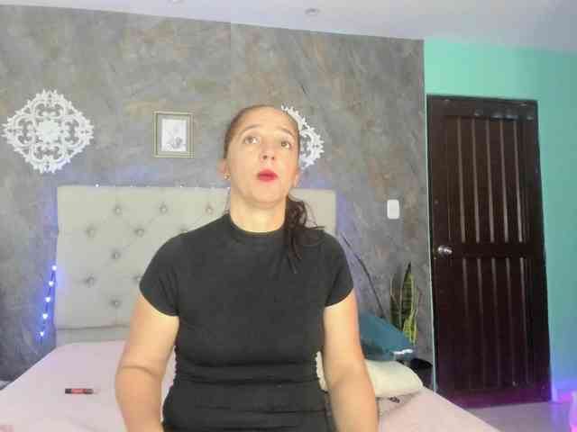 lilyrosee1 webcam