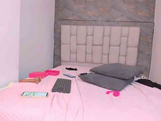 lilyrosee1 webcam