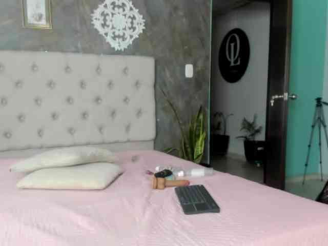 lilyrosee1 webcam