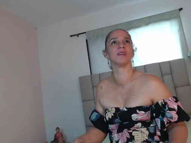 lilyrosee1 webcam