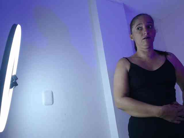lilyrosee1 webcam