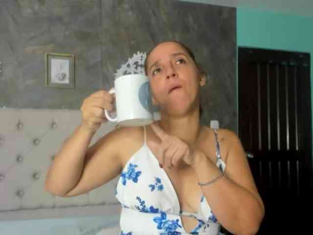 lilyrosee1 webcam