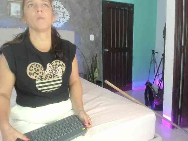 lilyrosee1 webcam