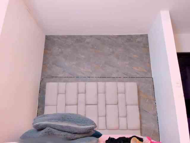 lilyrosee1 webcam
