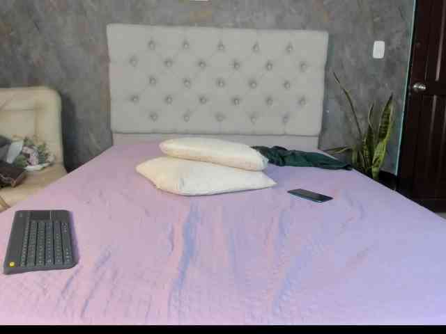 lilyrosee1 webcam