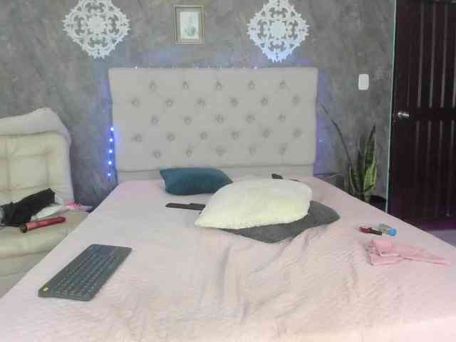 lilyrosee1 webcam