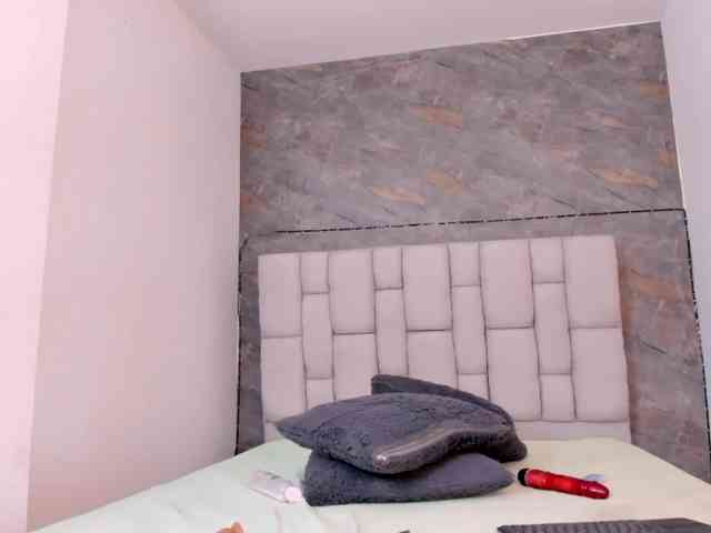 lilyrosee1 webcam