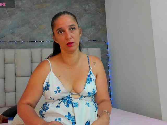 lilyrosee1 webcam