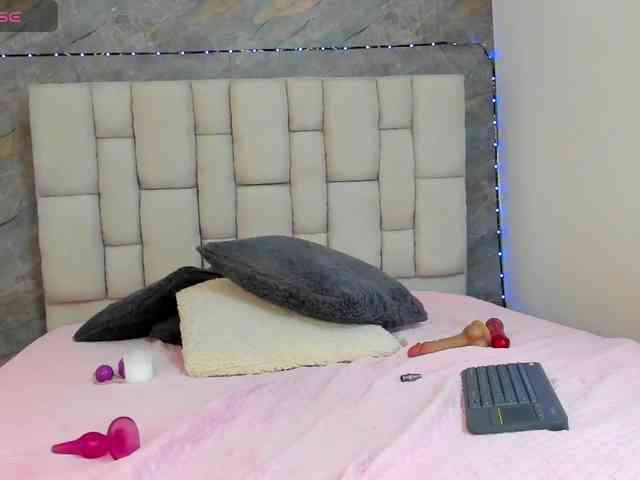 lilyrosee1 webcam