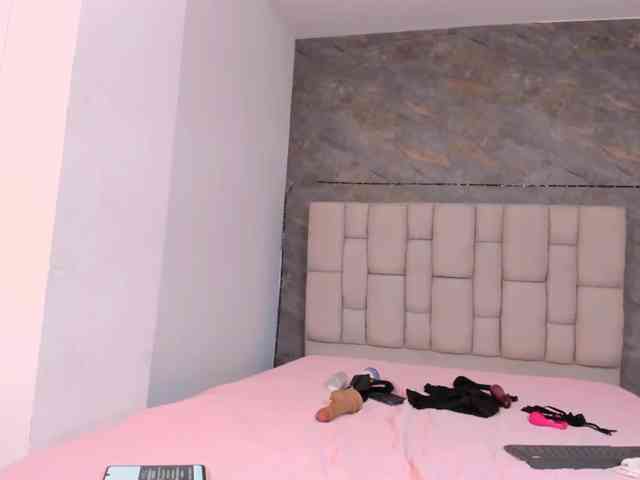 lilyrosee1 webcam