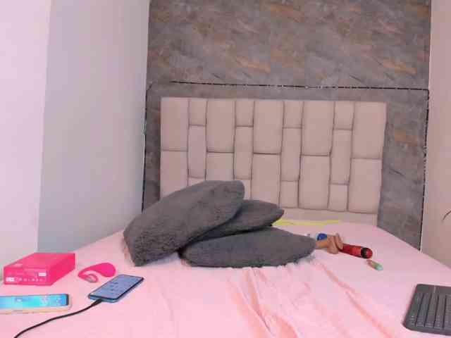 lilyrosee1 webcam