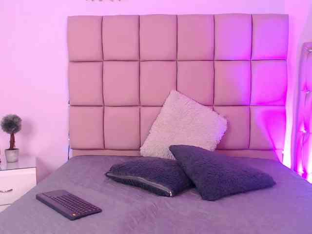 lilyrosee1 webcam