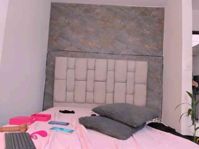 lilyrosee1 webcam