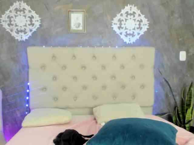 lilyrosee1 webcam