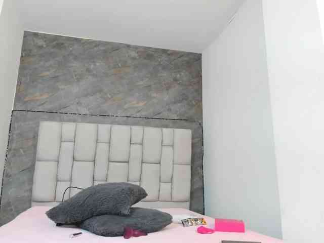 lilyrosee1 webcam