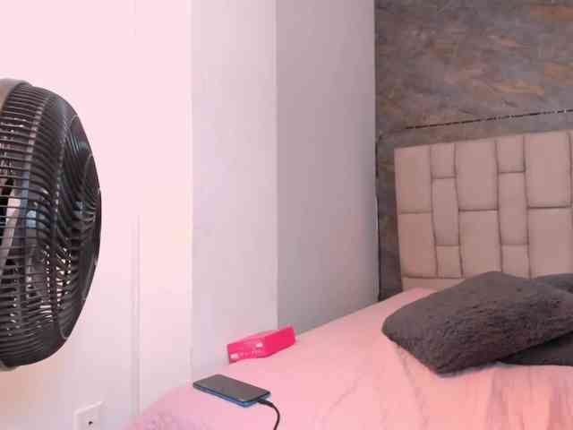 lilyrosee1 webcam