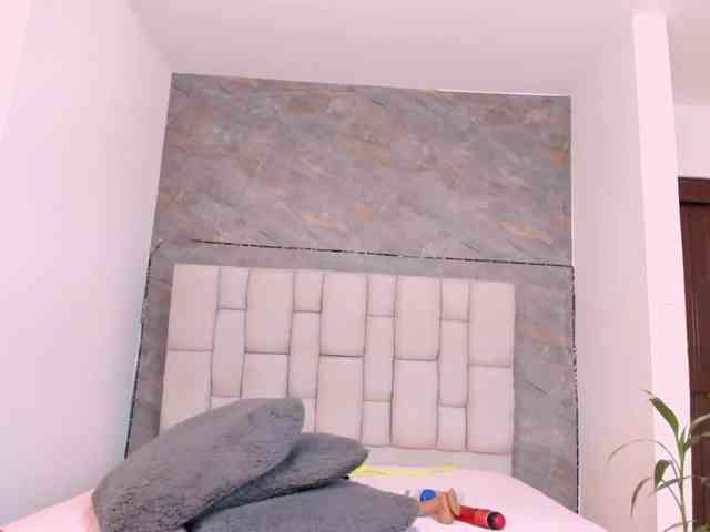 lilyrosee1 webcam