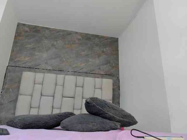 lilyrosee1 webcam