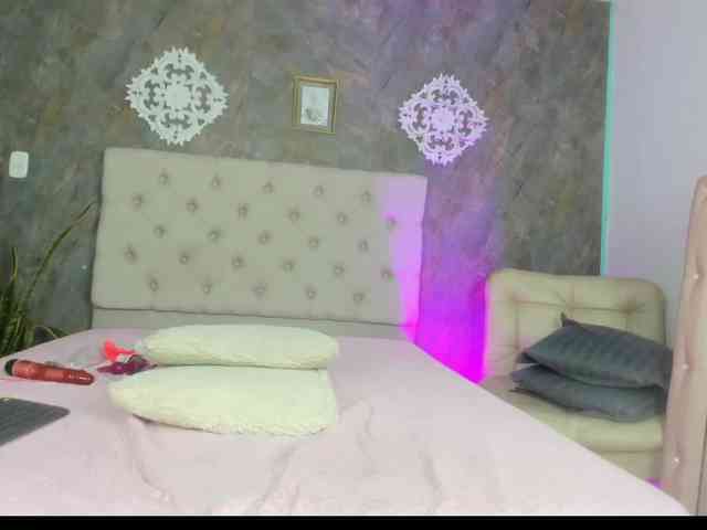 lilyrosee1 webcam