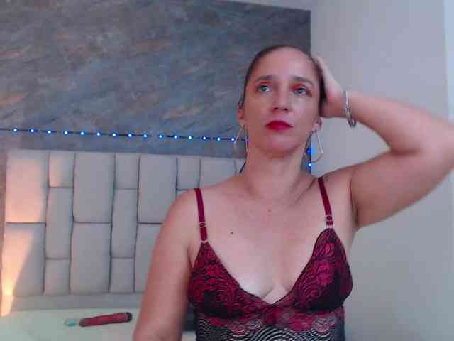lilyrosee1 webcam