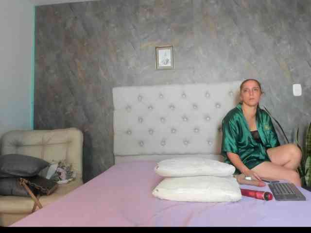 lilyrosee1 webcam