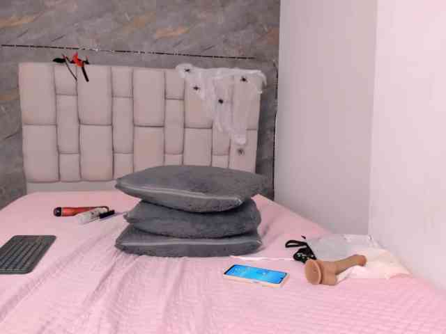 lilyrosee1's live room