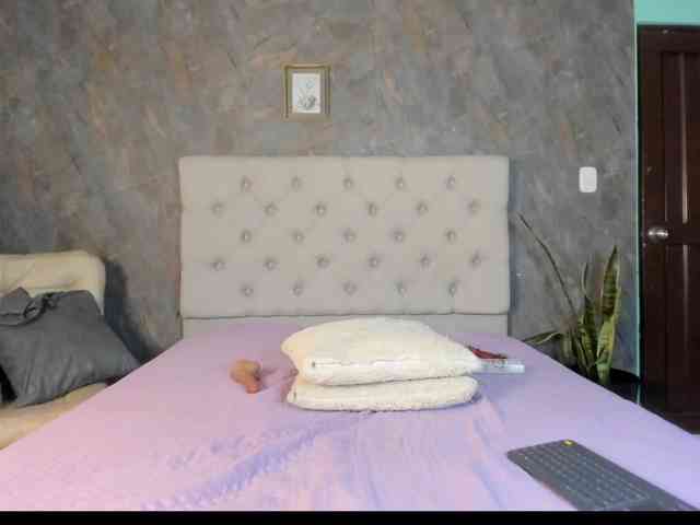 lilyrosee1 webcam