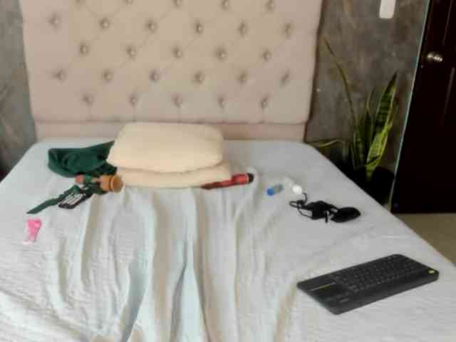 lilyrosee1 webcam