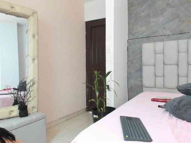 lilyrosee1 webcam