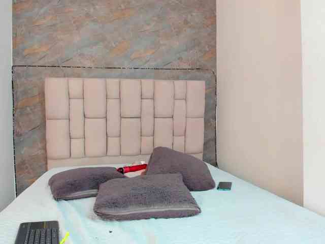 lilyrosee1 webcam