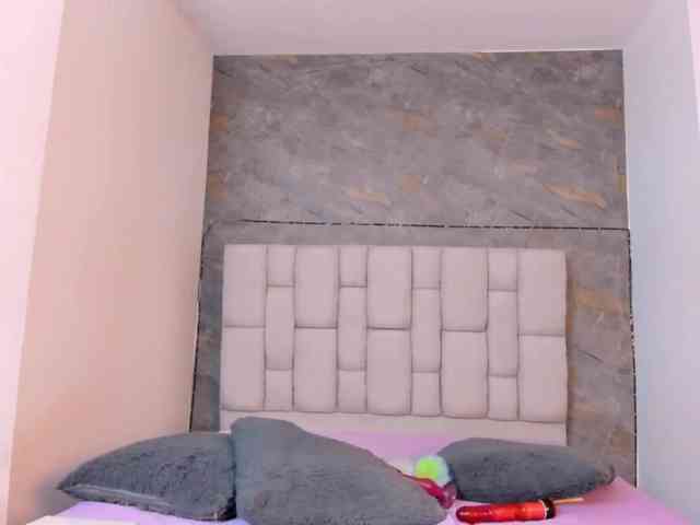 lilyrosee1 webcam