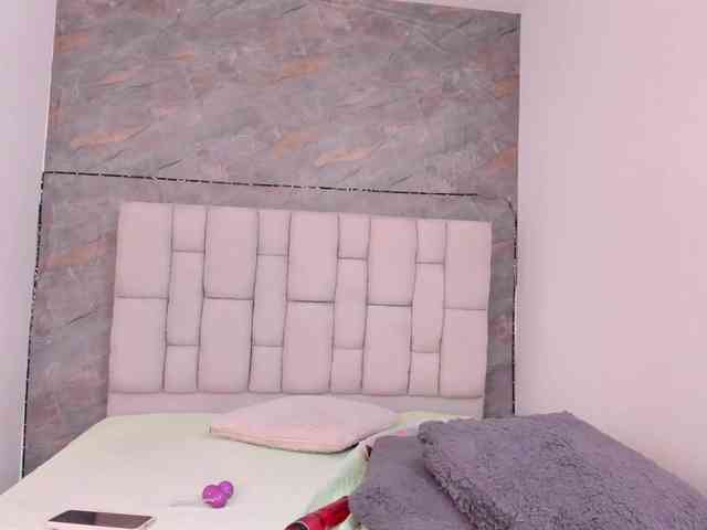 lilyrosee1 webcam