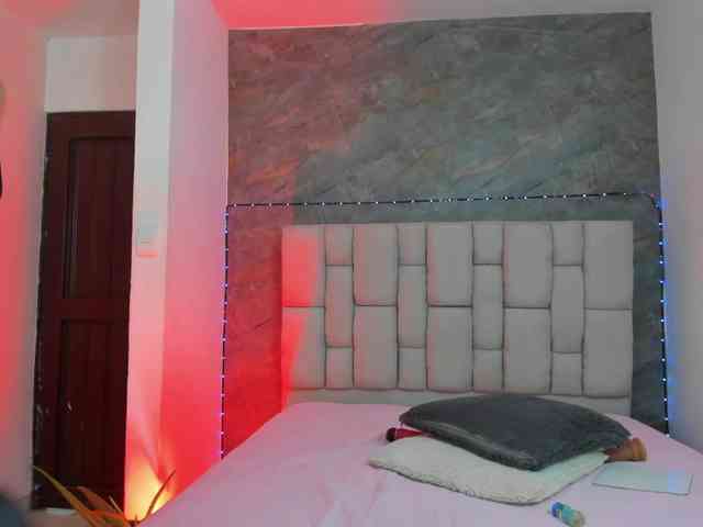 lilyrosee1 webcam