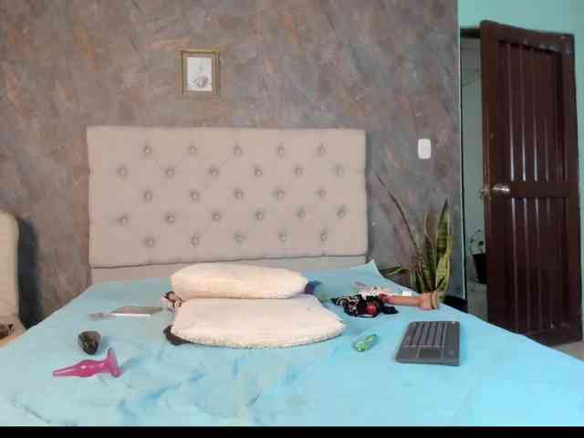 lilyrosee1 webcam