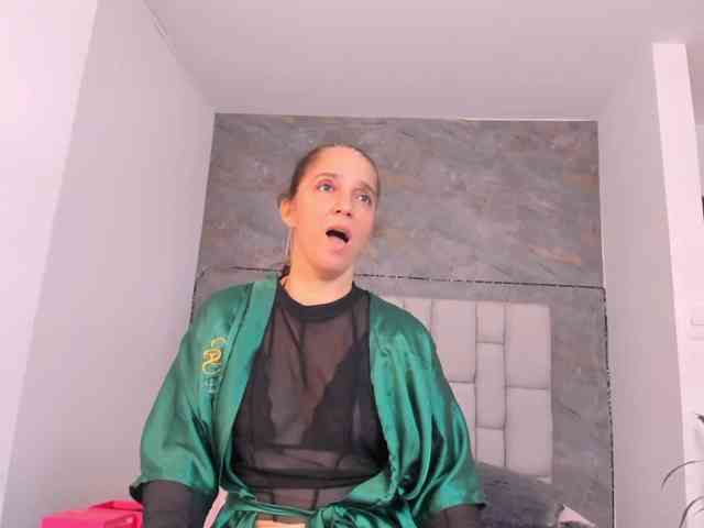 lilyrosee1 webcam