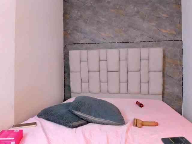 lilyrosee1 webcam