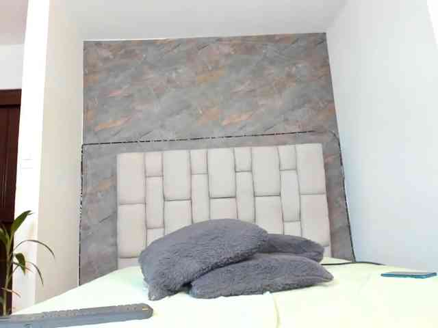 lilyrosee1 webcam