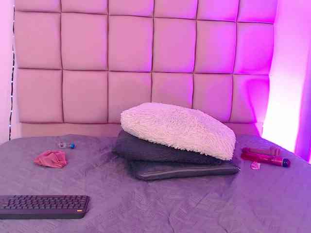lilyrosee1 webcam