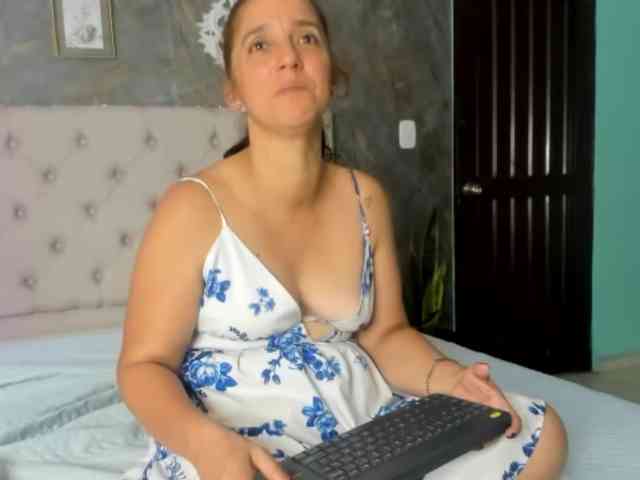 lilyrosee1 webcam